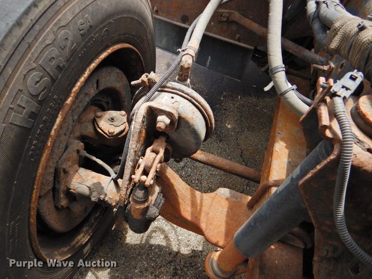 image for item DP4391 2004 GMC T7500 hook lift truck