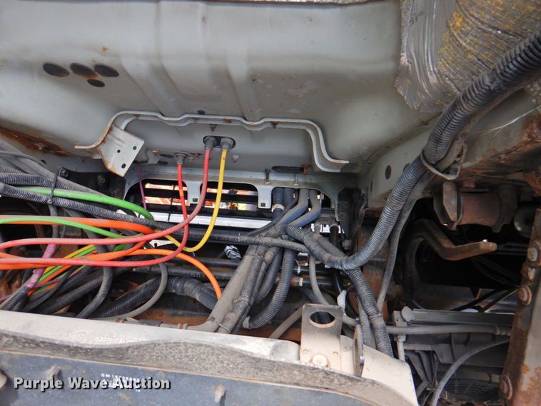 image for item DP4391 2004 GMC T7500 hook lift truck