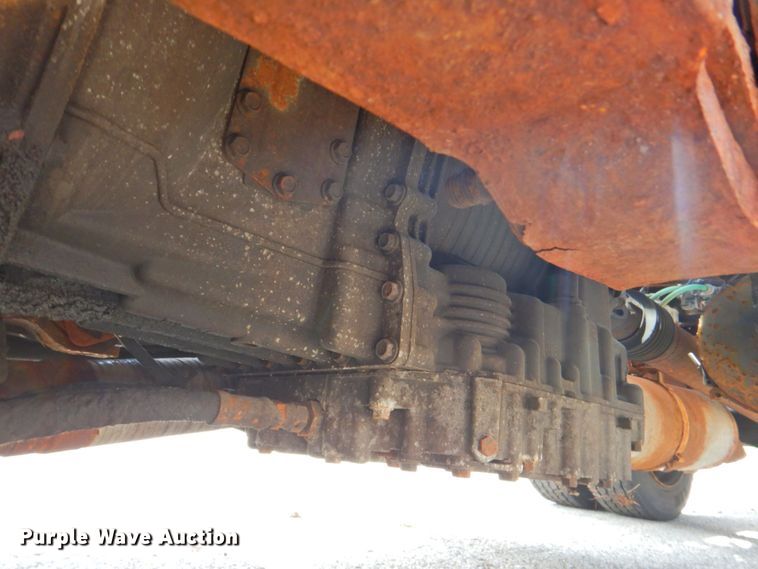 image for item DP4391 2004 GMC T7500 hook lift truck