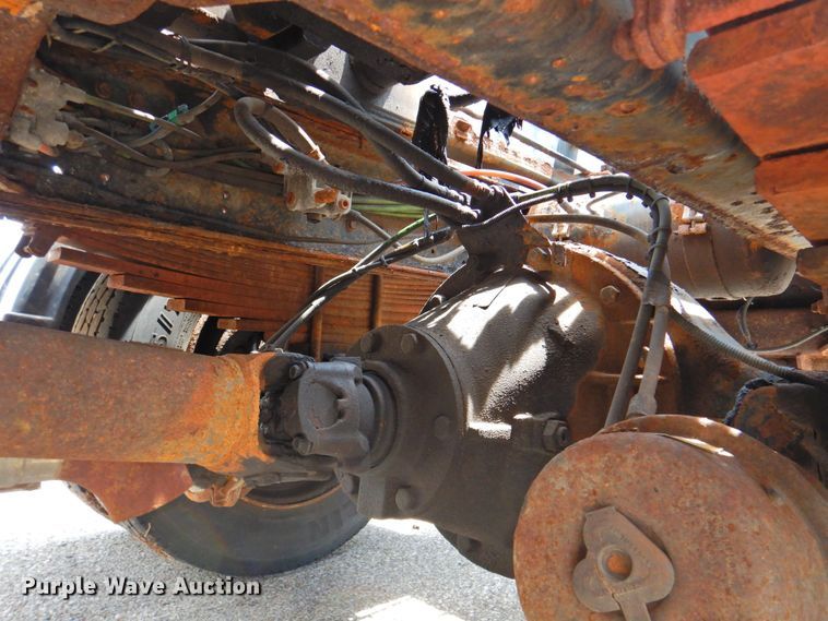 image for item DP4391 2004 GMC T7500 hook lift truck