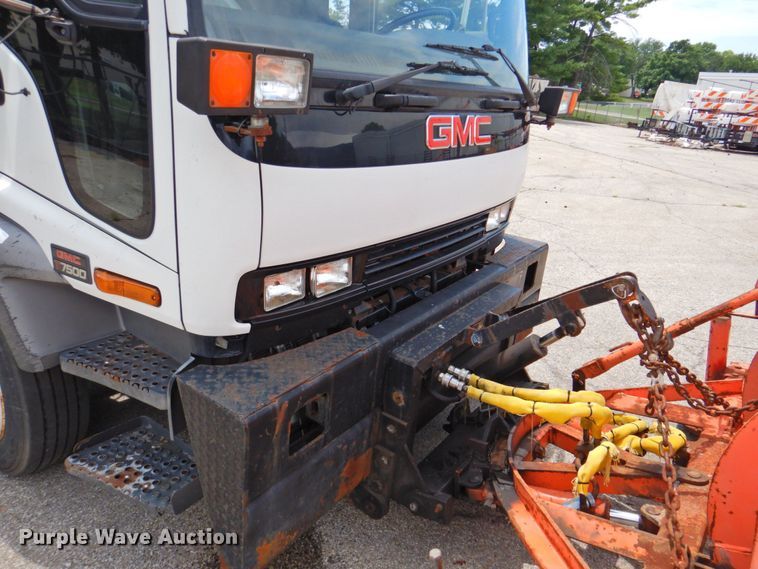 image for item DP4391 2004 GMC T7500 hook lift truck
