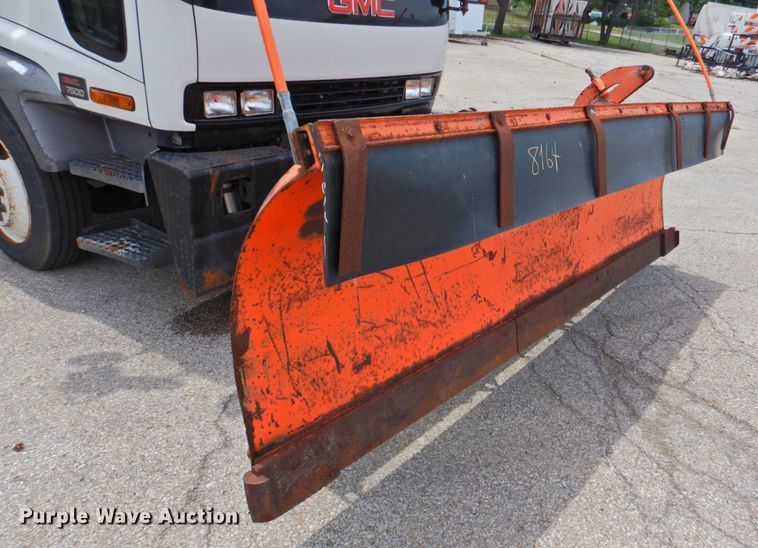 image for item DP4391 2004 GMC T7500 hook lift truck