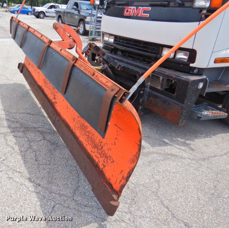 image for item DP4391 2004 GMC T7500 hook lift truck