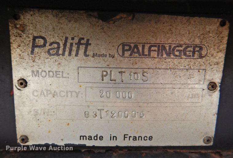 image for item DP4391 2004 GMC T7500 hook lift truck