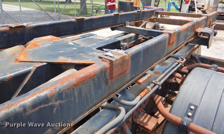 image for item DP4391 2004 GMC T7500 hook lift truck