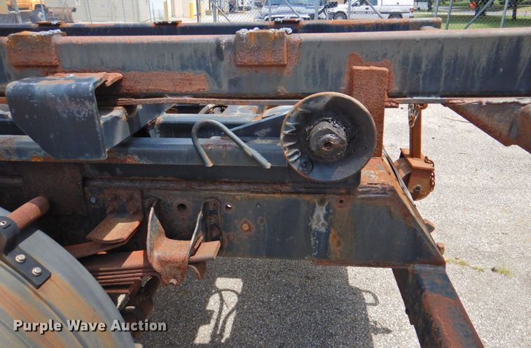 image for item DP4391 2004 GMC T7500 hook lift truck