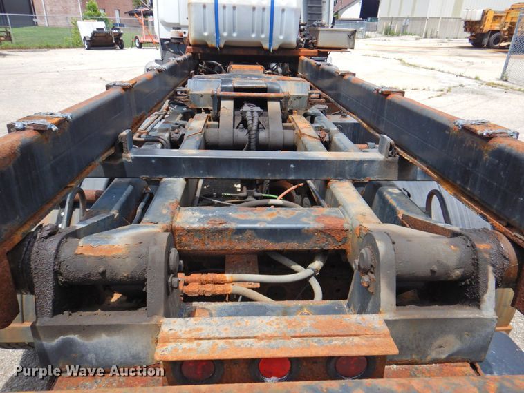 image for item DP4391 2004 GMC T7500 hook lift truck