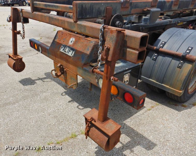 image for item DP4391 2004 GMC T7500 hook lift truck