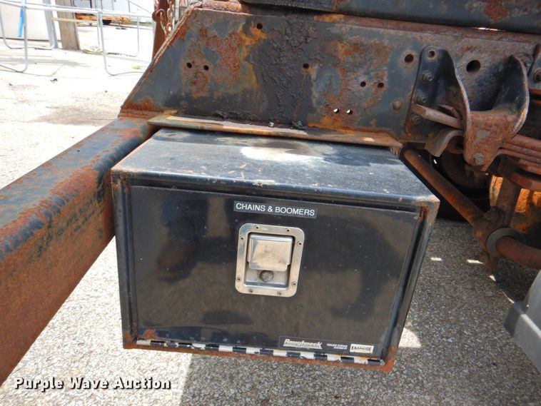 image for item DP4391 2004 GMC T7500 hook lift truck