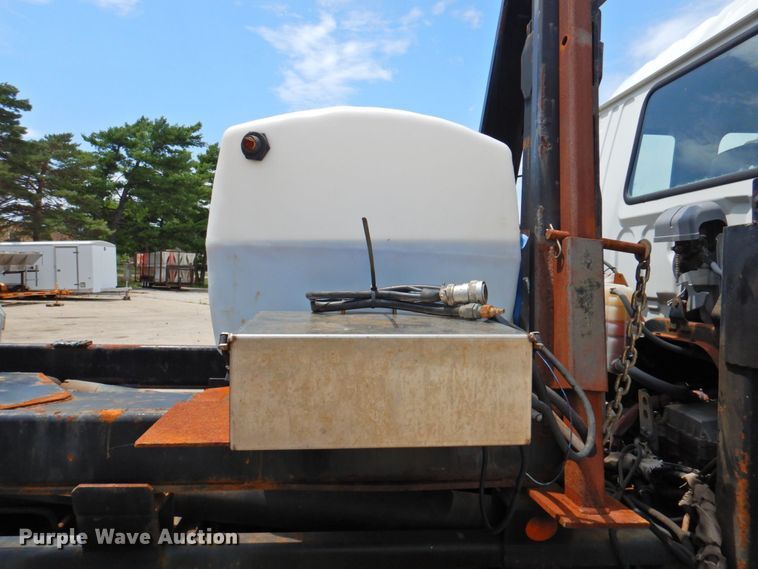 image for item DP4391 2004 GMC T7500 hook lift truck