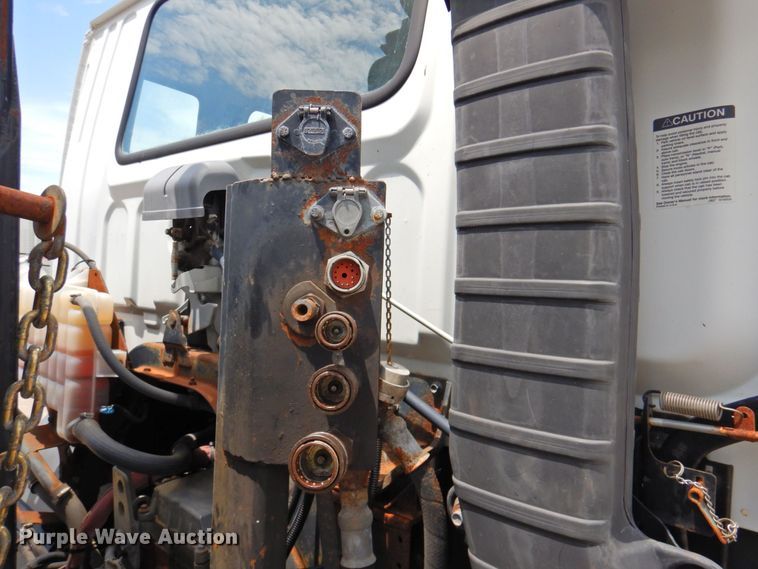 image for item DP4391 2004 GMC T7500 hook lift truck