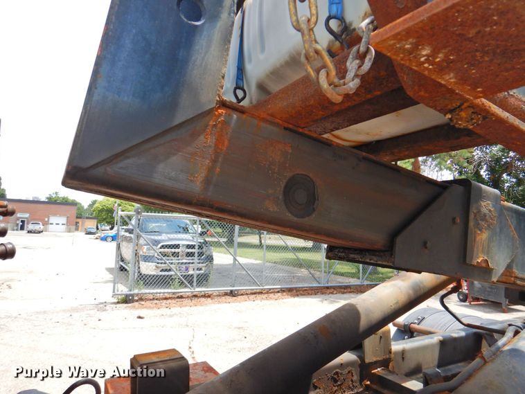 image for item DP4391 2004 GMC T7500 hook lift truck