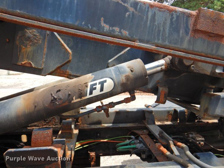 image for item DP4391 2004 GMC T7500 hook lift truck