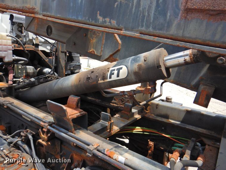 image for item DP4391 2004 GMC T7500 hook lift truck