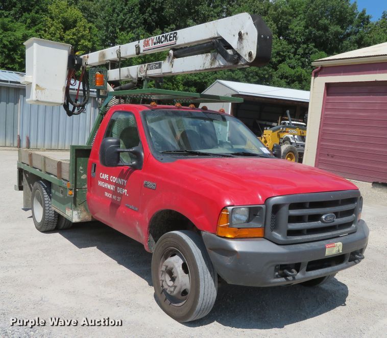 image for item DR0093 2000 Ford F550 Super Duty XL  bucket truck