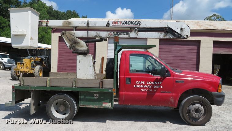 image for item DR0093 2000 Ford F550 Super Duty XL  bucket truck