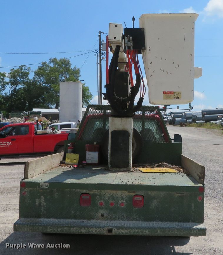 image for item DR0093 2000 Ford F550 Super Duty XL  bucket truck