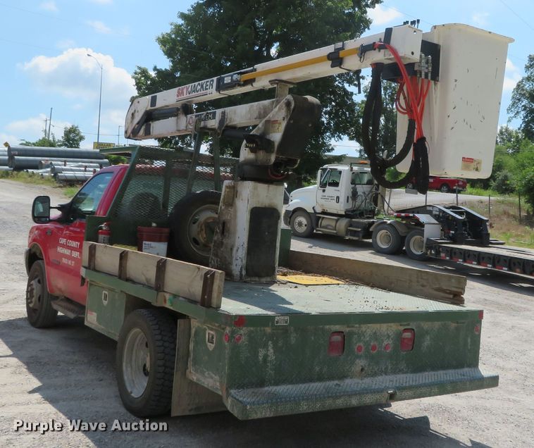 image for item DR0093 2000 Ford F550 Super Duty XL  bucket truck