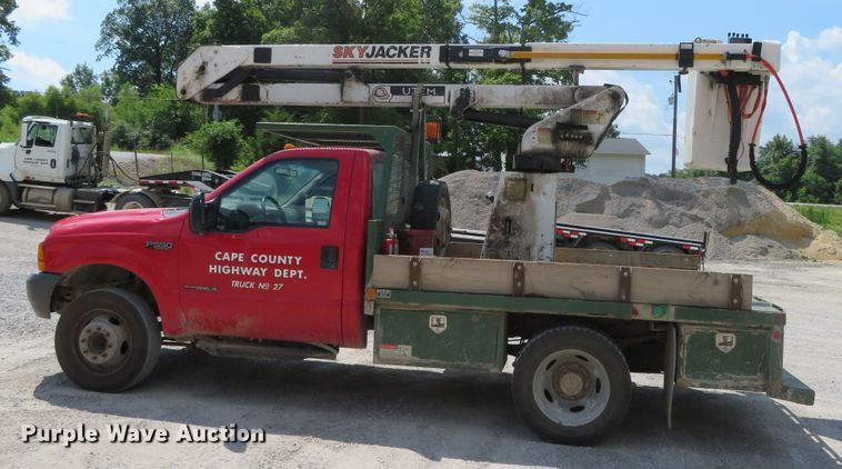 image for item DR0093 2000 Ford F550 Super Duty XL  bucket truck