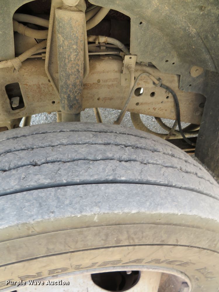 image for item DR0093 2000 Ford F550 Super Duty XL  bucket truck