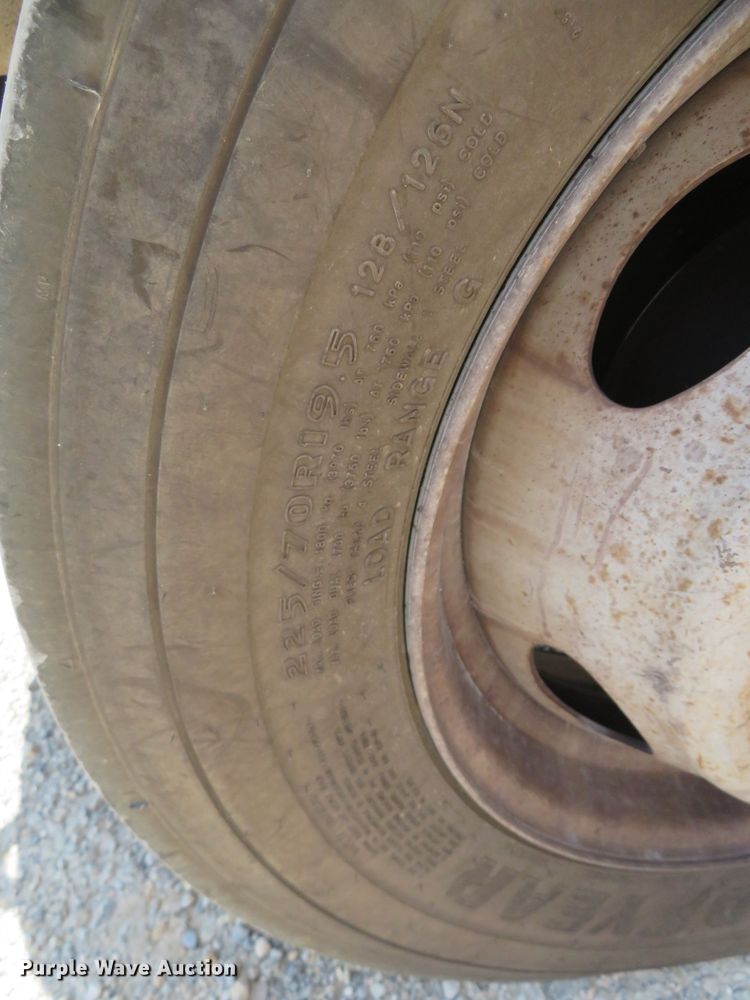 image for item DR0093 2000 Ford F550 Super Duty XL  bucket truck