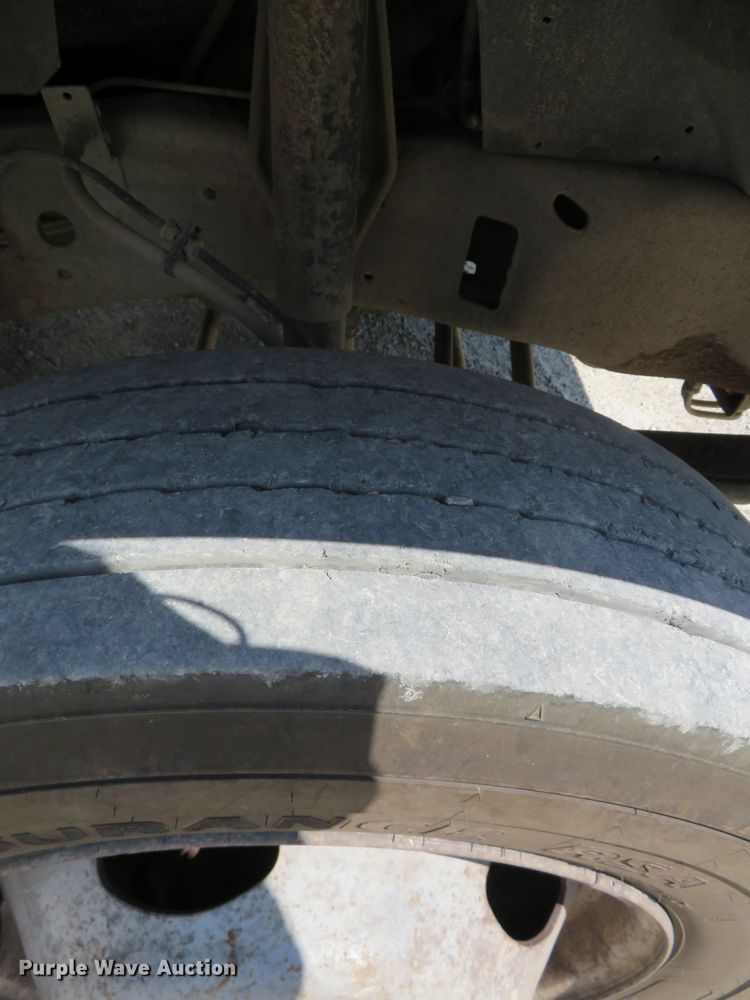 image for item DR0093 2000 Ford F550 Super Duty XL  bucket truck