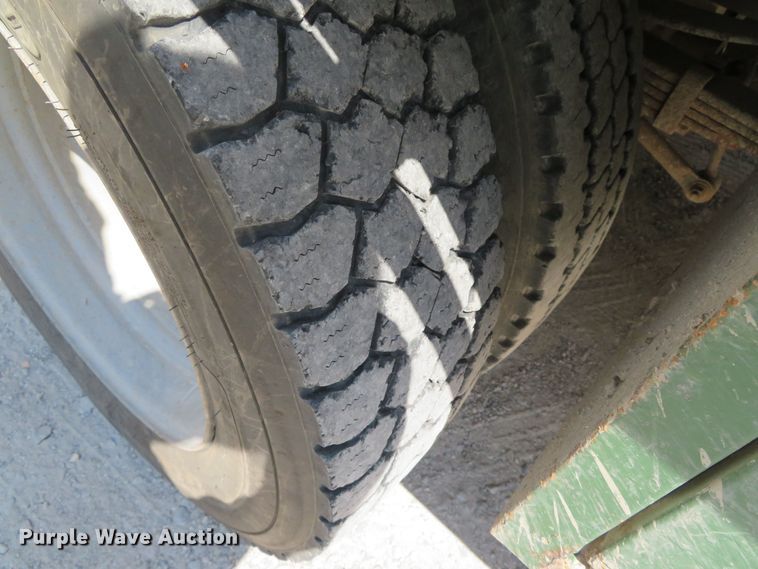 image for item DR0093 2000 Ford F550 Super Duty XL  bucket truck