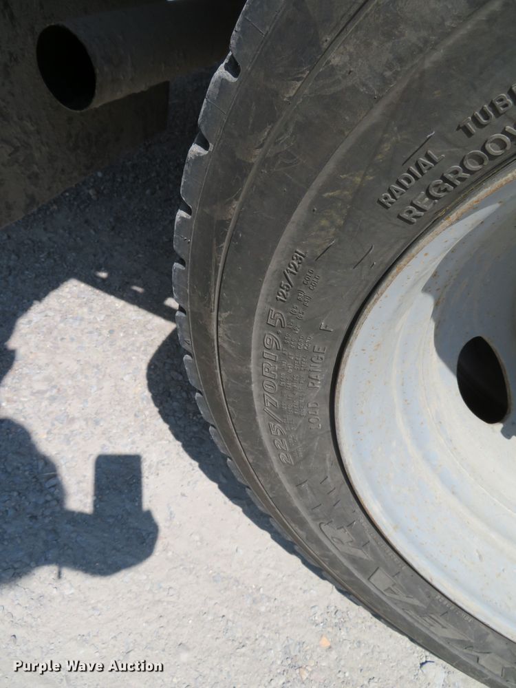 image for item DR0093 2000 Ford F550 Super Duty XL  bucket truck