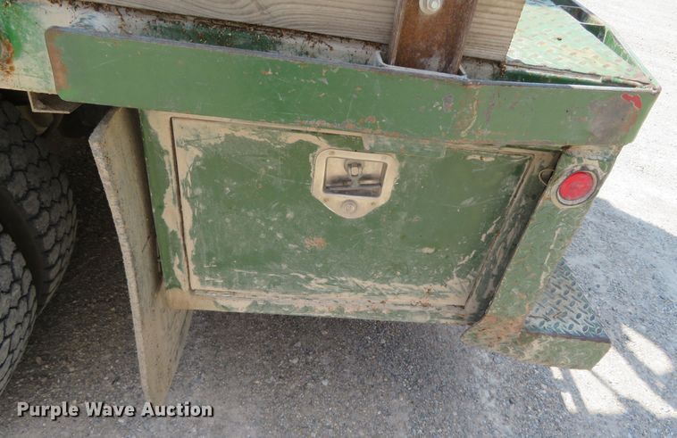 image for item DR0093 2000 Ford F550 Super Duty XL  bucket truck