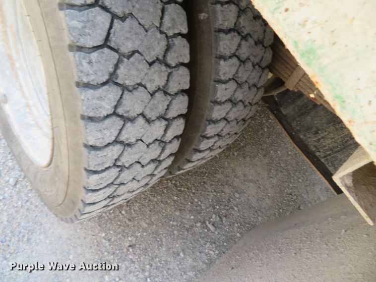 image for item DR0093 2000 Ford F550 Super Duty XL  bucket truck