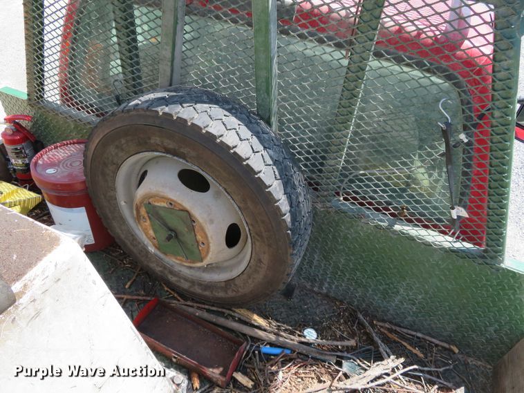 image for item DR0093 2000 Ford F550 Super Duty XL  bucket truck