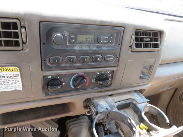 image for item DR0093 2000 Ford F550 Super Duty XL  bucket truck