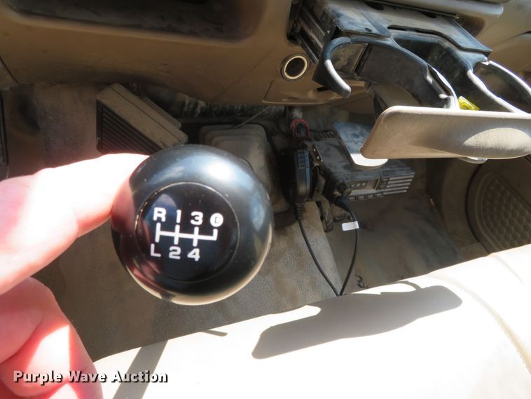 image for item DR0093 2000 Ford F550 Super Duty XL  bucket truck