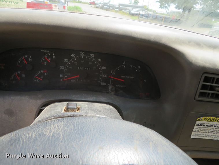 image for item DR0093 2000 Ford F550 Super Duty XL  bucket truck