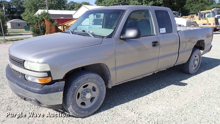 image for item DR0924 2002 Chevrolet Silverado 1500  Ext. Cab pickup truck