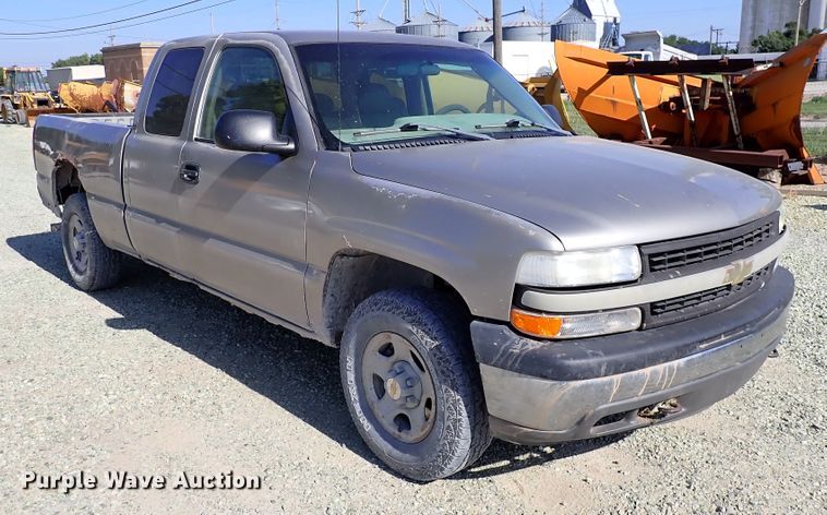 image for item DR0924 2002 Chevrolet Silverado 1500  Ext. Cab pickup truck