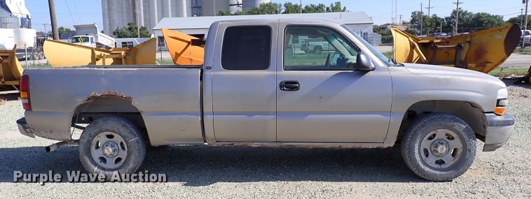 image for item DR0924 2002 Chevrolet Silverado 1500  Ext. Cab pickup truck