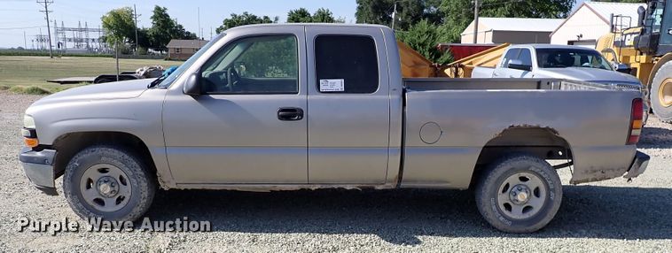 image for item DR0924 2002 Chevrolet Silverado 1500  Ext. Cab pickup truck