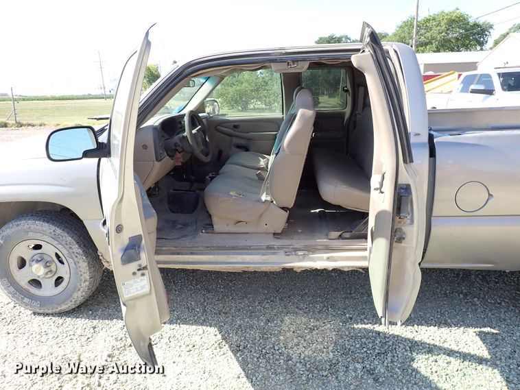 image for item DR0924 2002 Chevrolet Silverado 1500  Ext. Cab pickup truck