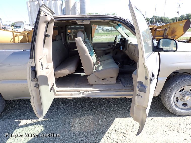 image for item DR0924 2002 Chevrolet Silverado 1500  Ext. Cab pickup truck