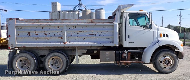 image for item DR0926 2001 Sterling L7500  dump truck