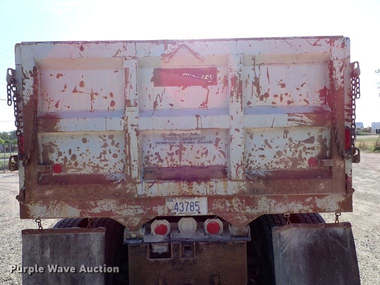 image for item DR0926 2001 Sterling L7500  dump truck