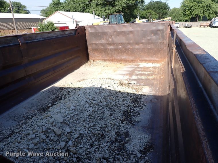 image for item DR0926 2001 Sterling L7500  dump truck