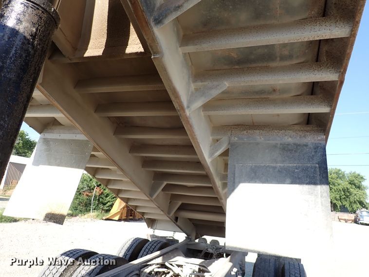 image for item DR0926 2001 Sterling L7500  dump truck