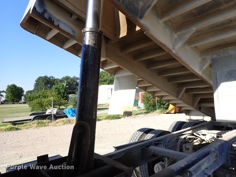 image for item DR0926 2001 Sterling L7500  dump truck