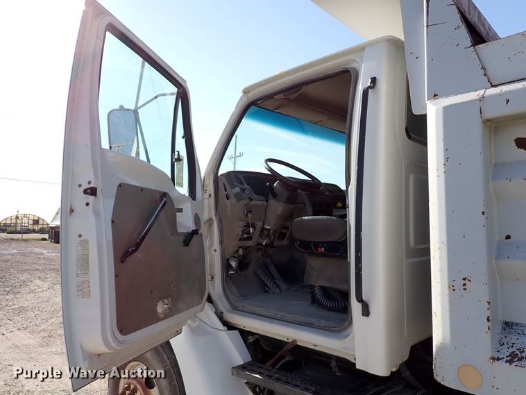 image for item DR0926 2001 Sterling L7500  dump truck