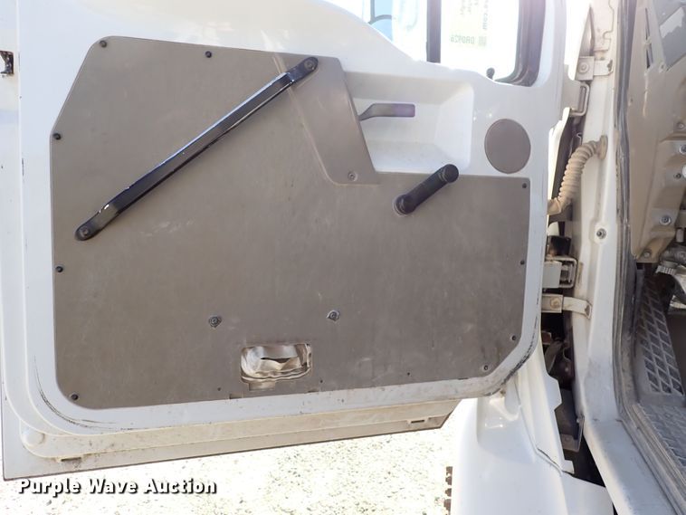 image for item DR0926 2001 Sterling L7500  dump truck