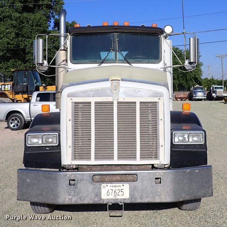 image for item DR0927 2000 Kenworth T800  semi truck