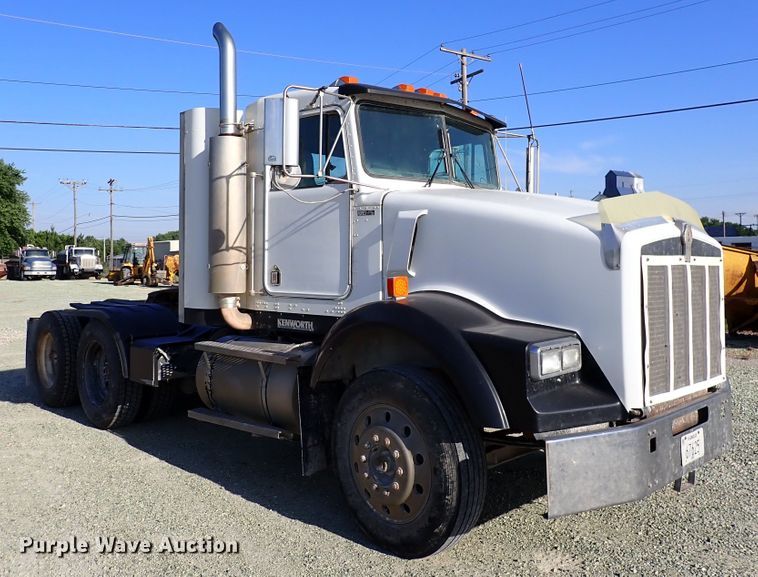 image for item DR0927 2000 Kenworth T800  semi truck