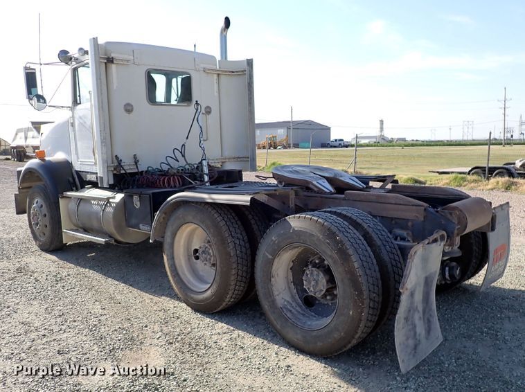 image for item DR0927 2000 Kenworth T800  semi truck
